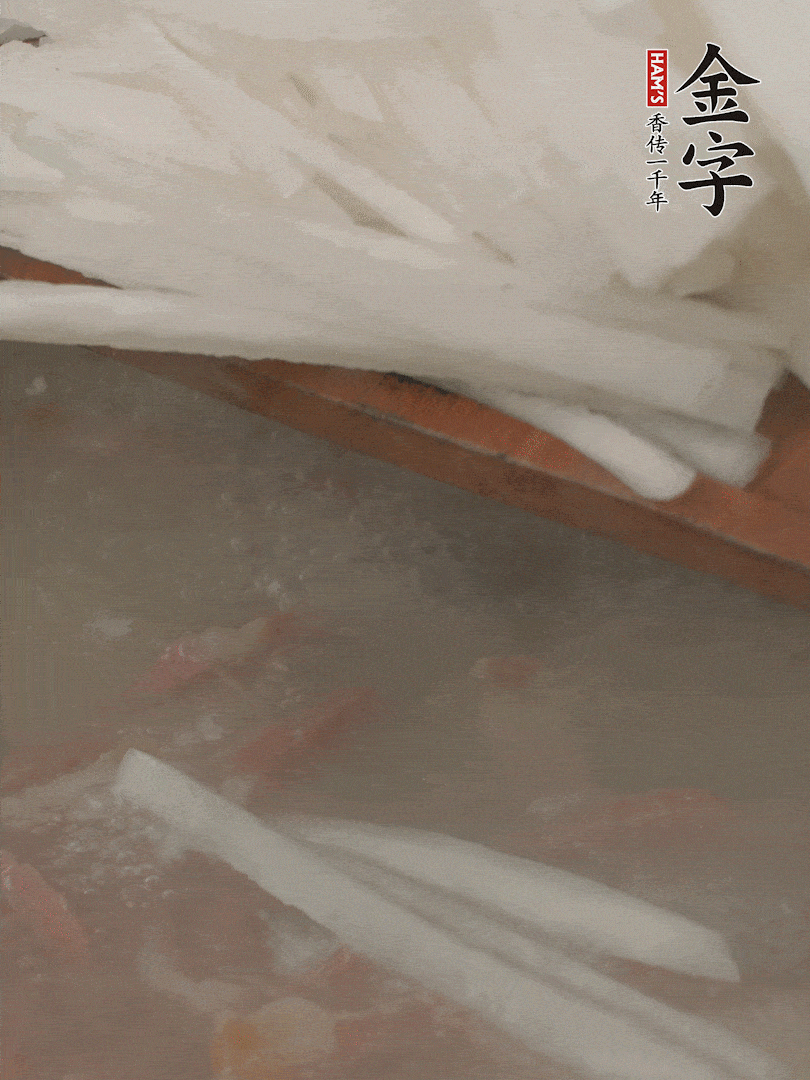 放蘿卜絲，燉5分鐘。