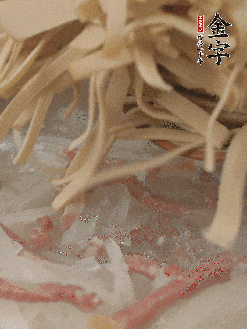 再放千張絲，燉2-3分鐘。