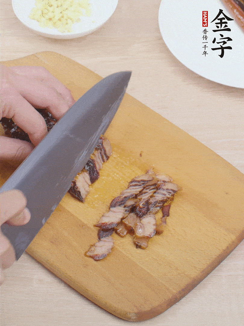 金字醬油肉切薄片。