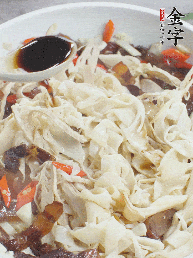 下糯米筍，淋一點生抽、蠔油調(diào)味。