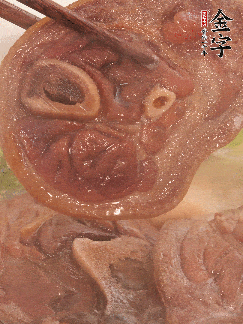 大火燒開后，調(diào)成小火燜煮30分鐘，煮至蓮藕軟糯。