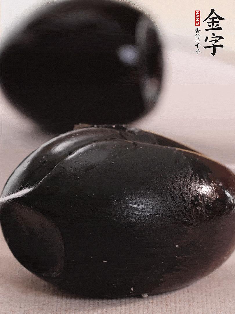 娃娃菜金針菇去跟洗凈，皮蛋改刀。