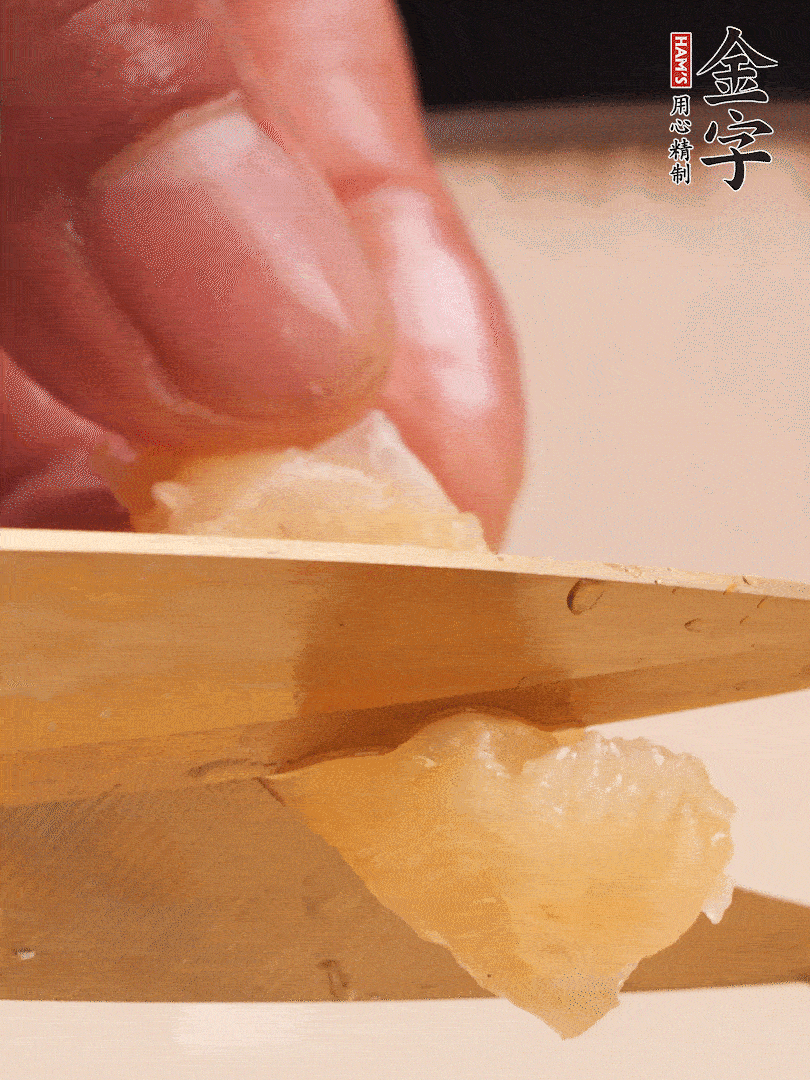 取出放入清水中，清洗表面，再剪成小段