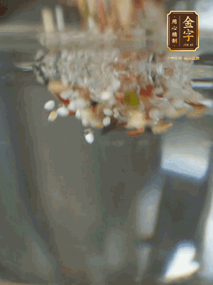 雜糧提前浸泡6小時，洗凈后下砂鍋