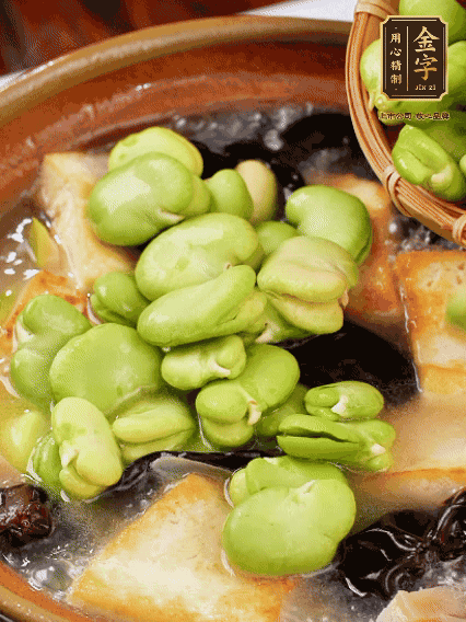 最后可以放豆瓣、木耳煮熟，依照個人口味加點鹽調(diào)味